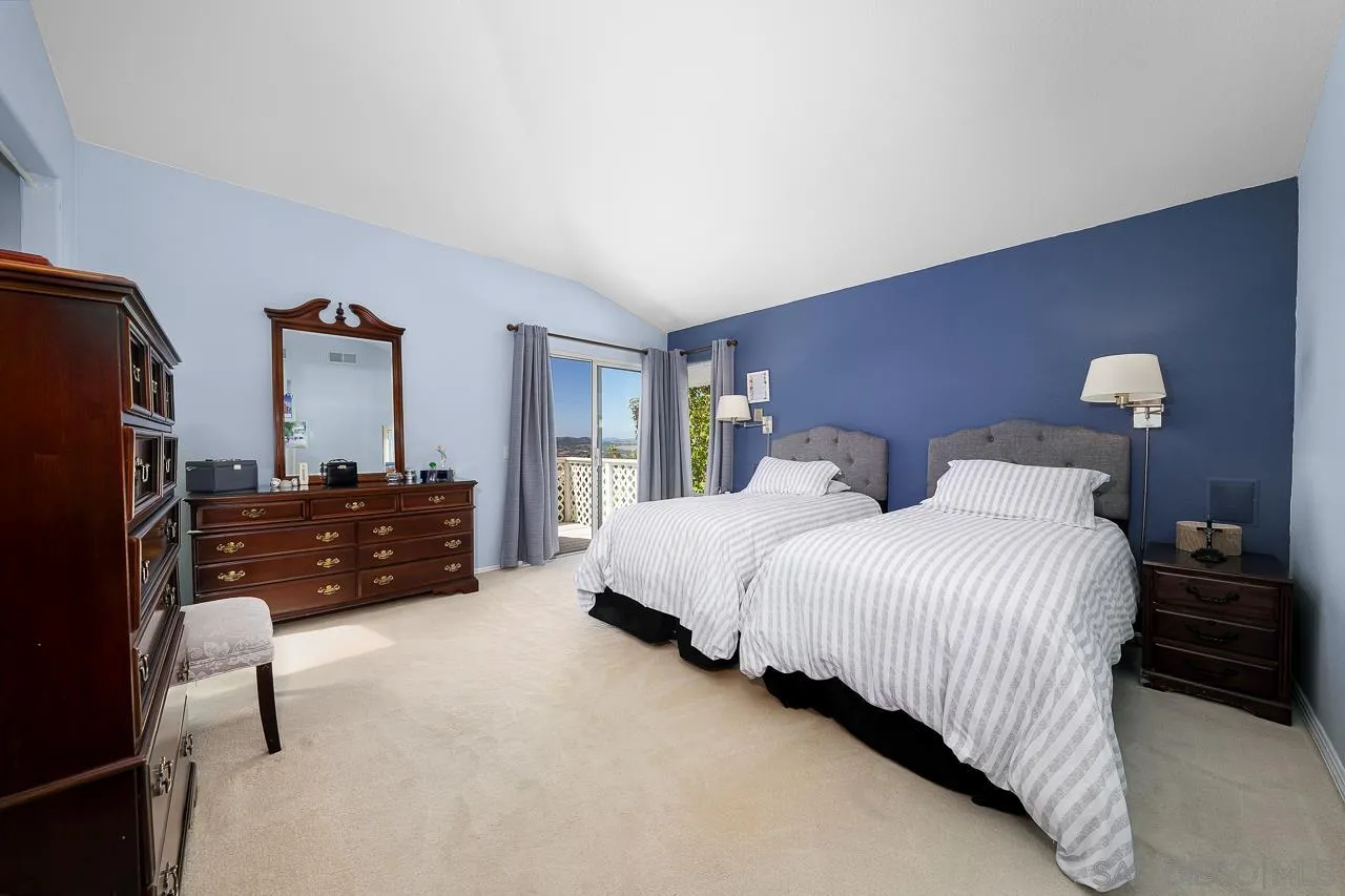 5114 Bella Collina St