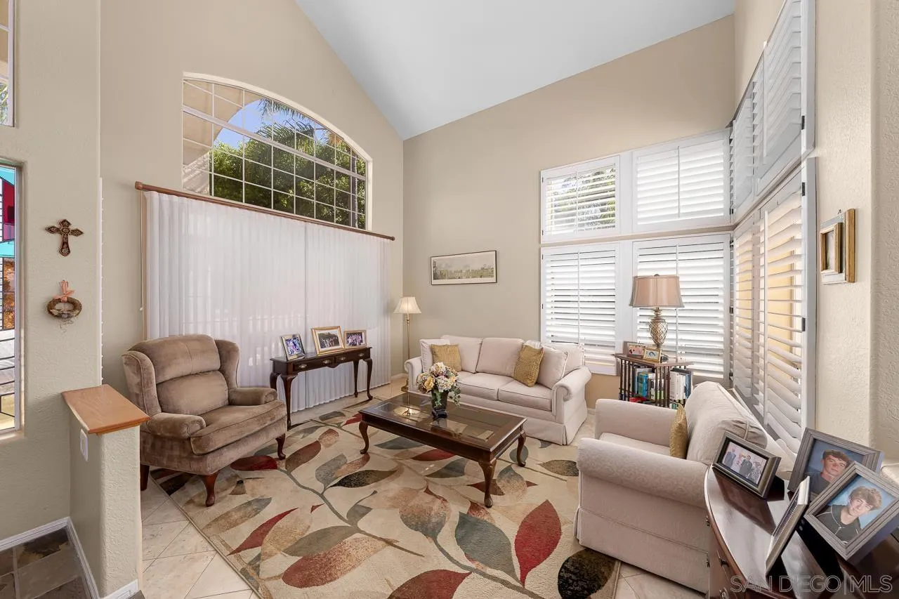 5114 Bella Collina St