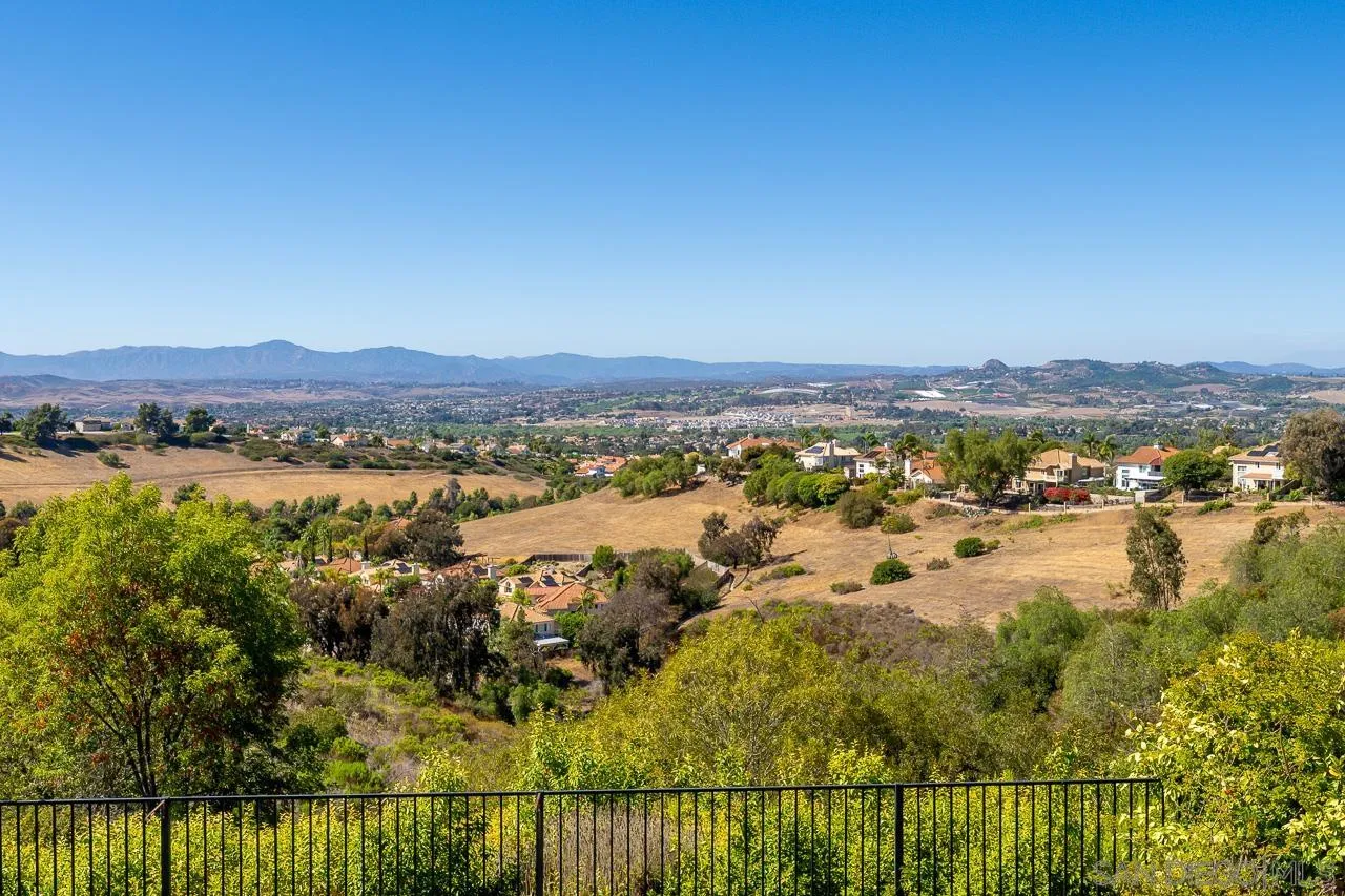 5114 Bella Collina St