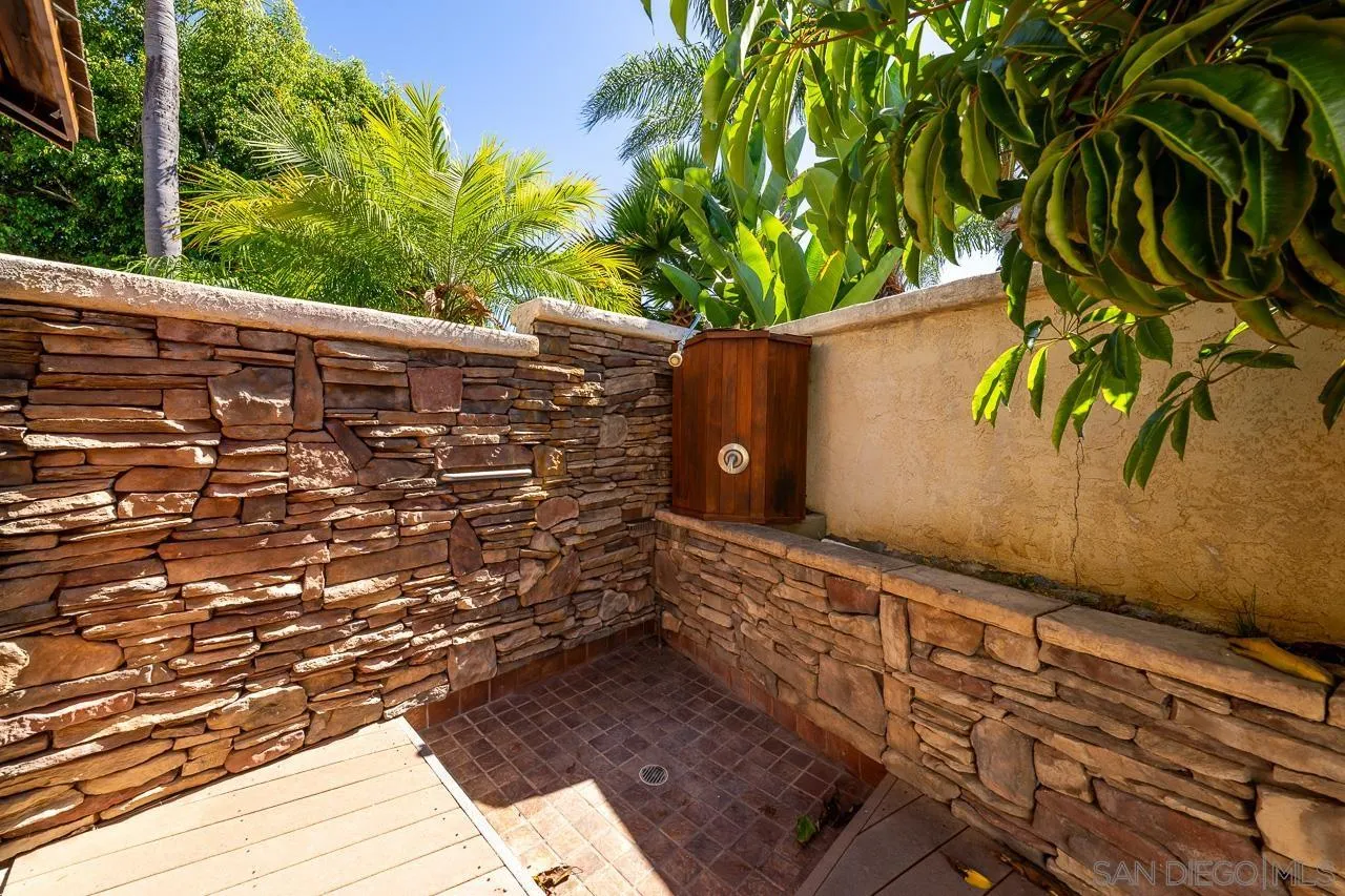 5114 Bella Collina St