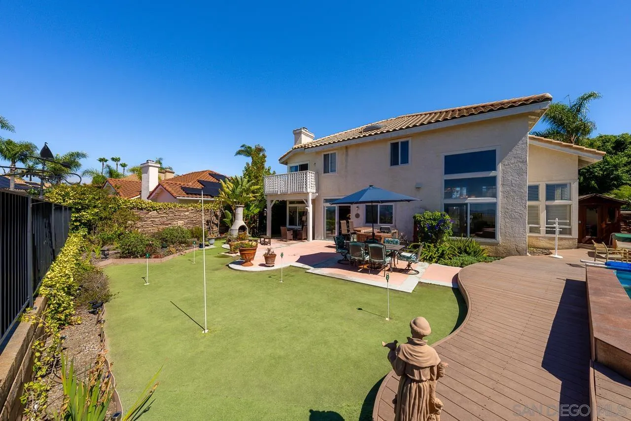 5114 Bella Collina St