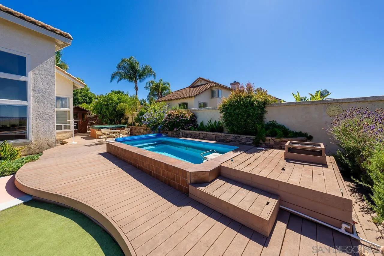 5114 Bella Collina St