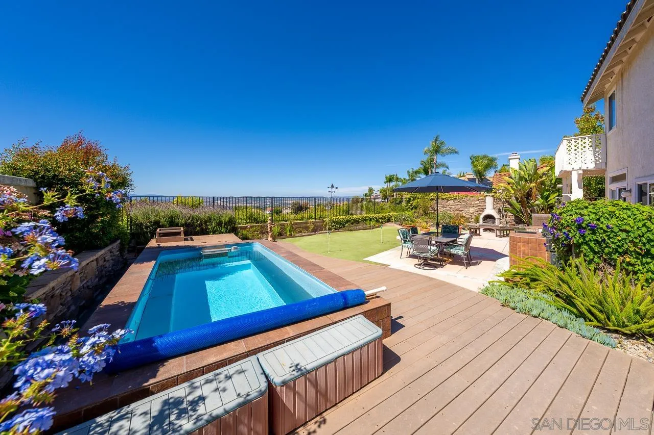 5114 Bella Collina St