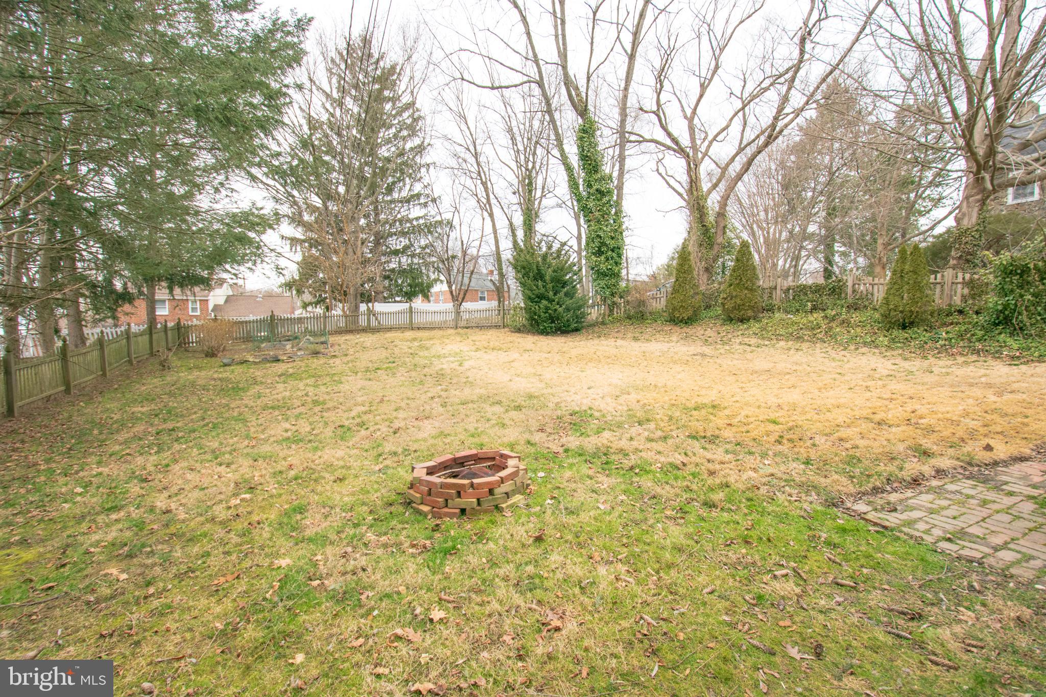 338 W BROOKHAVEN ROAD