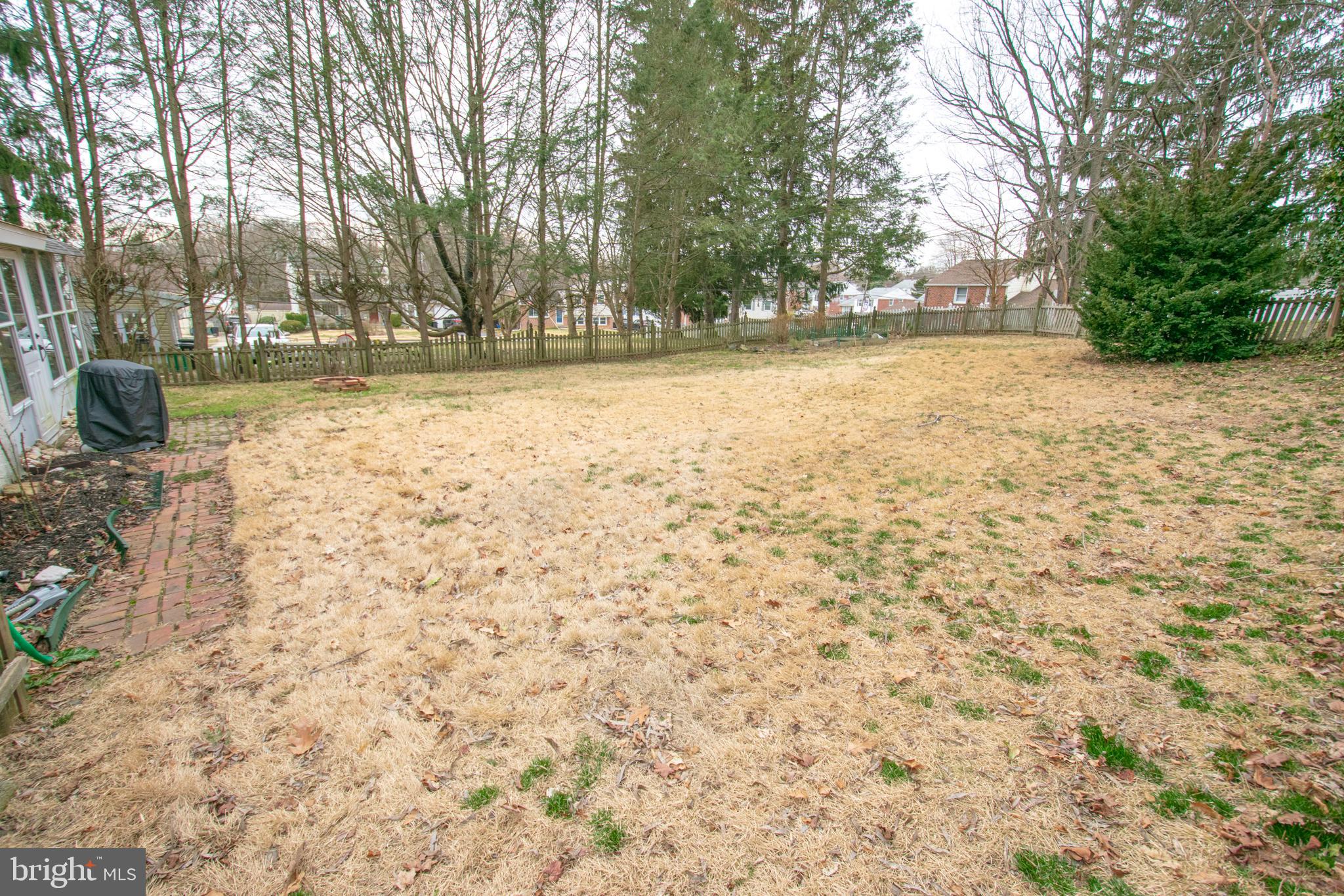 338 W BROOKHAVEN ROAD