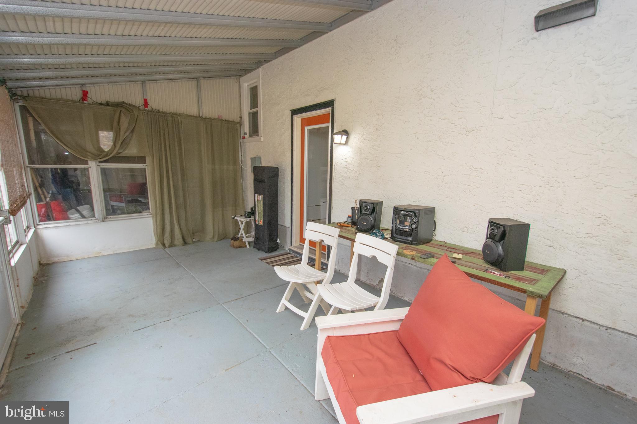 338 W BROOKHAVEN ROAD