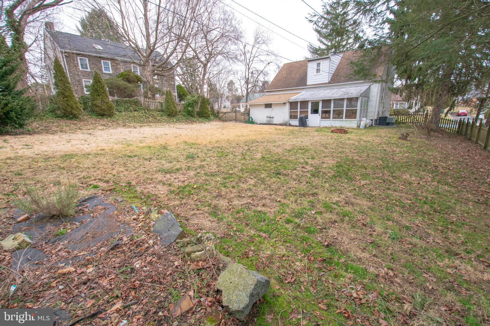 338 W BROOKHAVEN ROAD