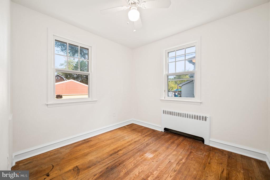 218 E ROLAND ROAD