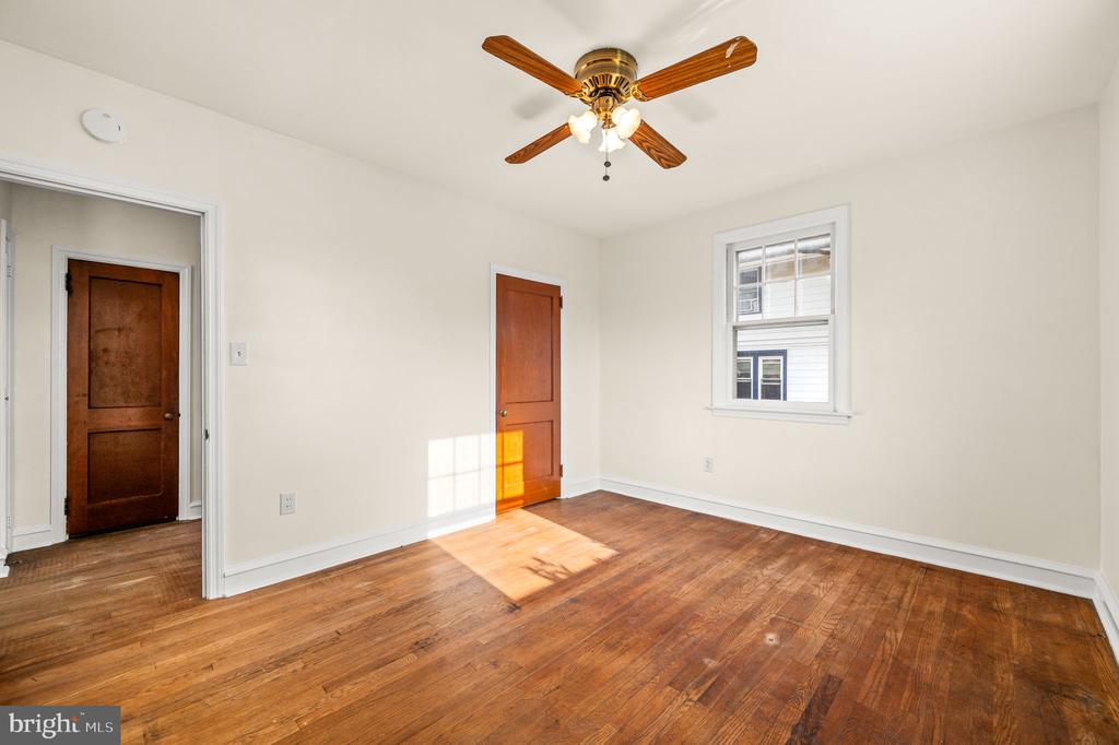 218 E ROLAND ROAD