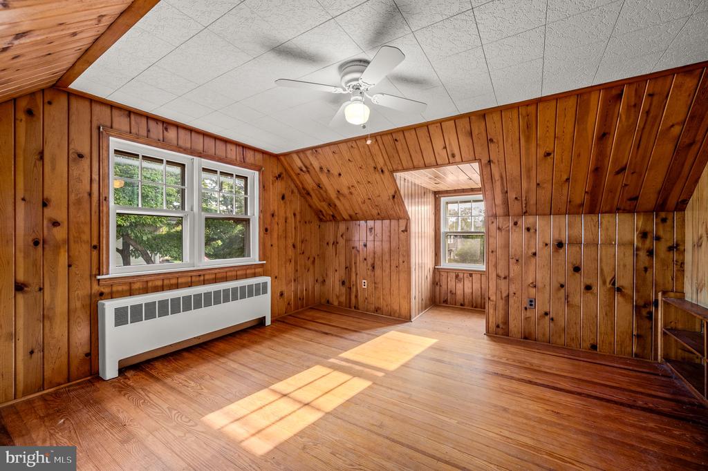 218 E ROLAND ROAD