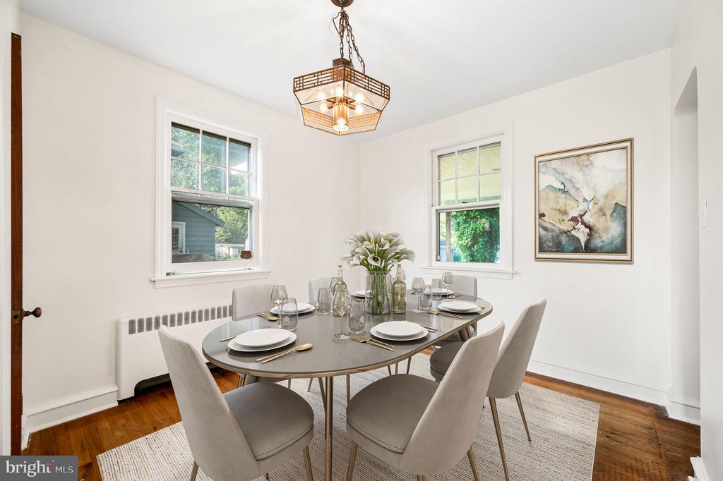 218 E ROLAND ROAD