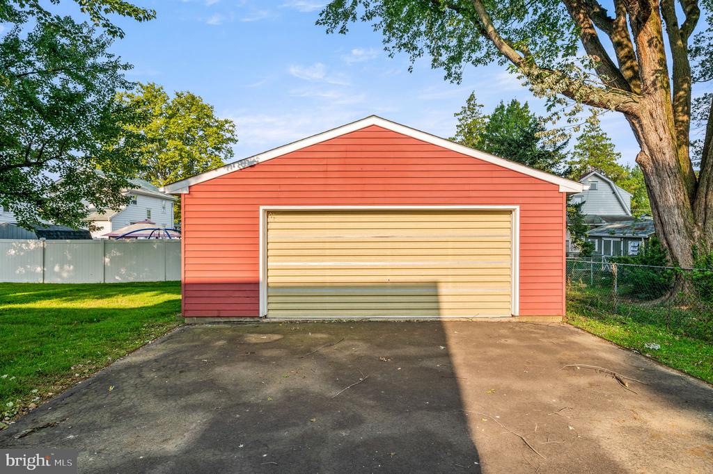 218 E ROLAND ROAD