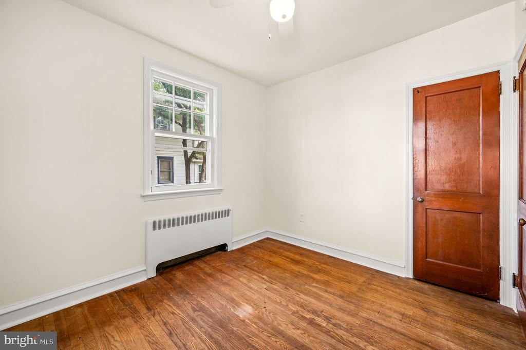 218 E ROLAND ROAD