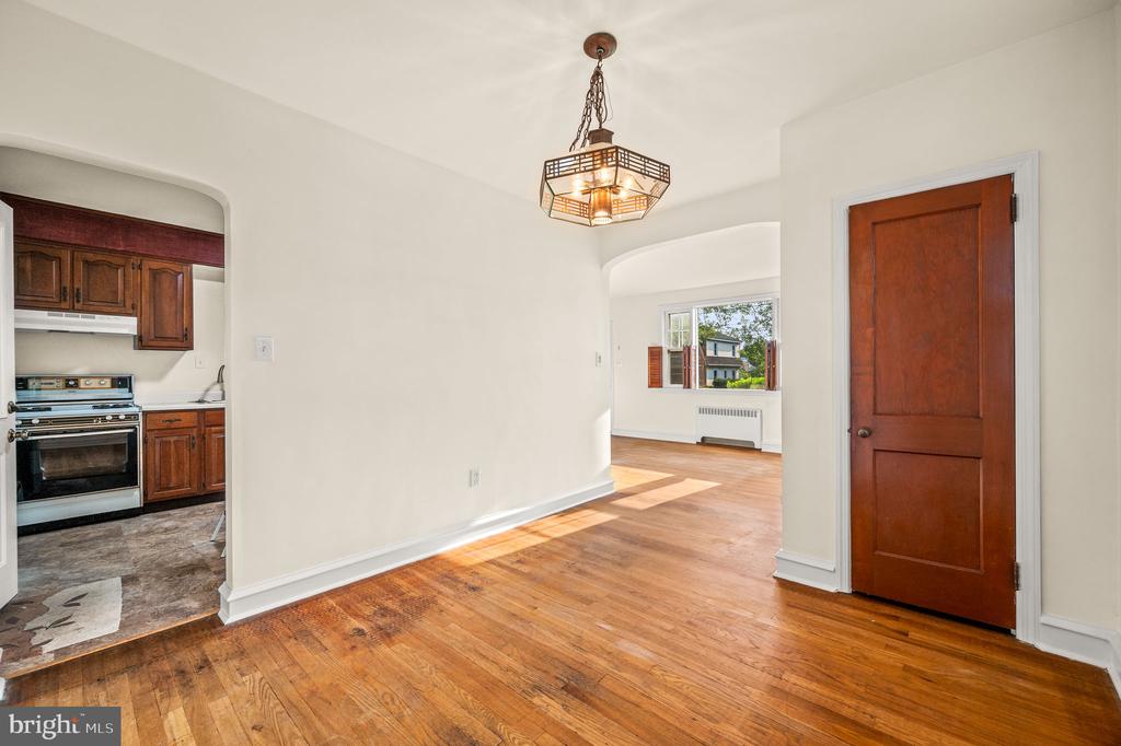 218 E ROLAND ROAD