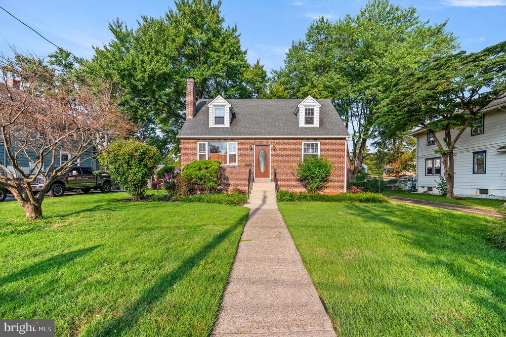 218 E ROLAND ROAD