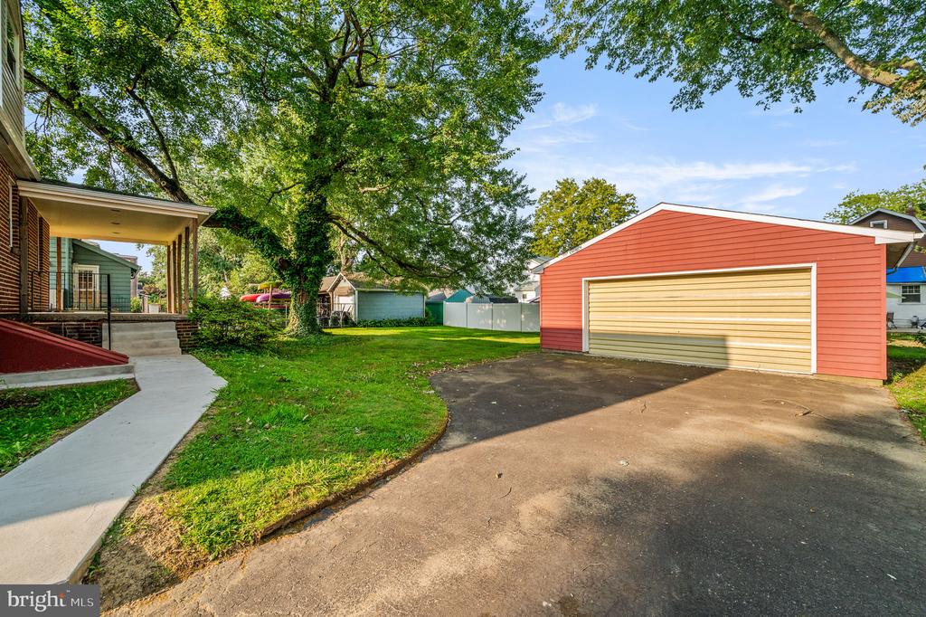 218 E ROLAND ROAD