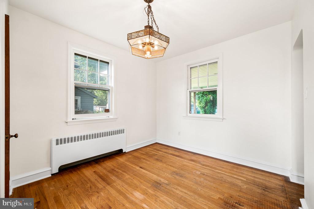 218 E ROLAND ROAD