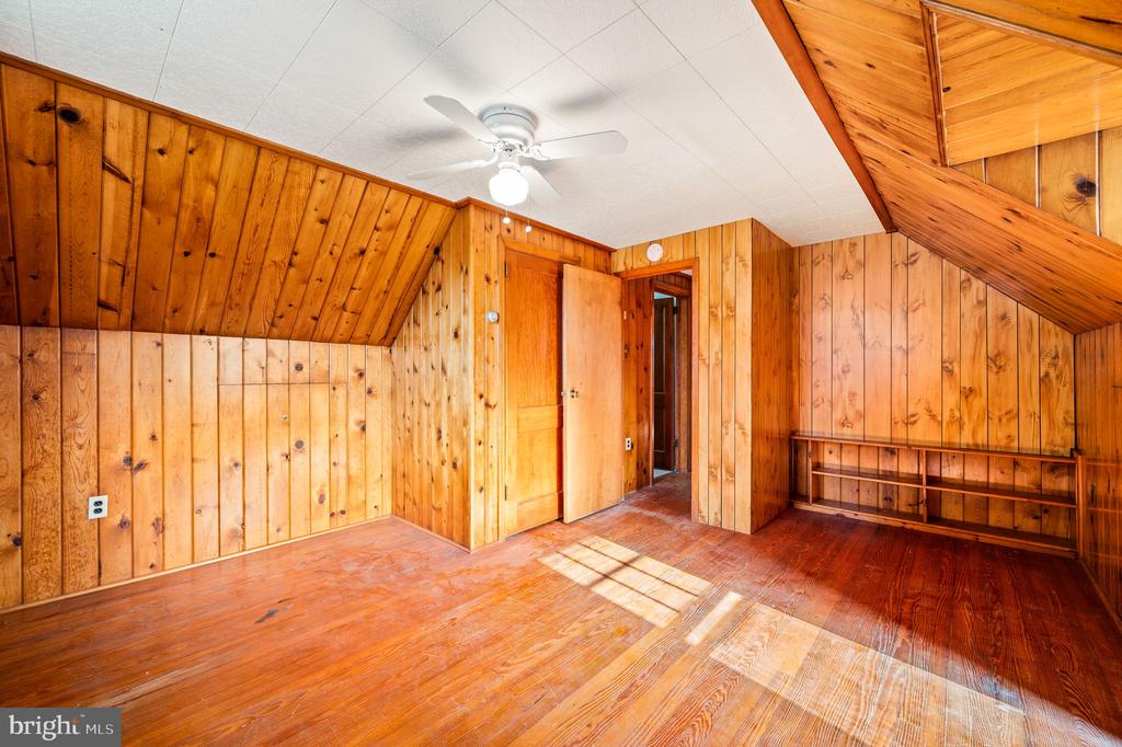 218 E ROLAND ROAD