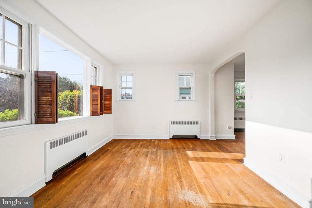 218 E ROLAND ROAD