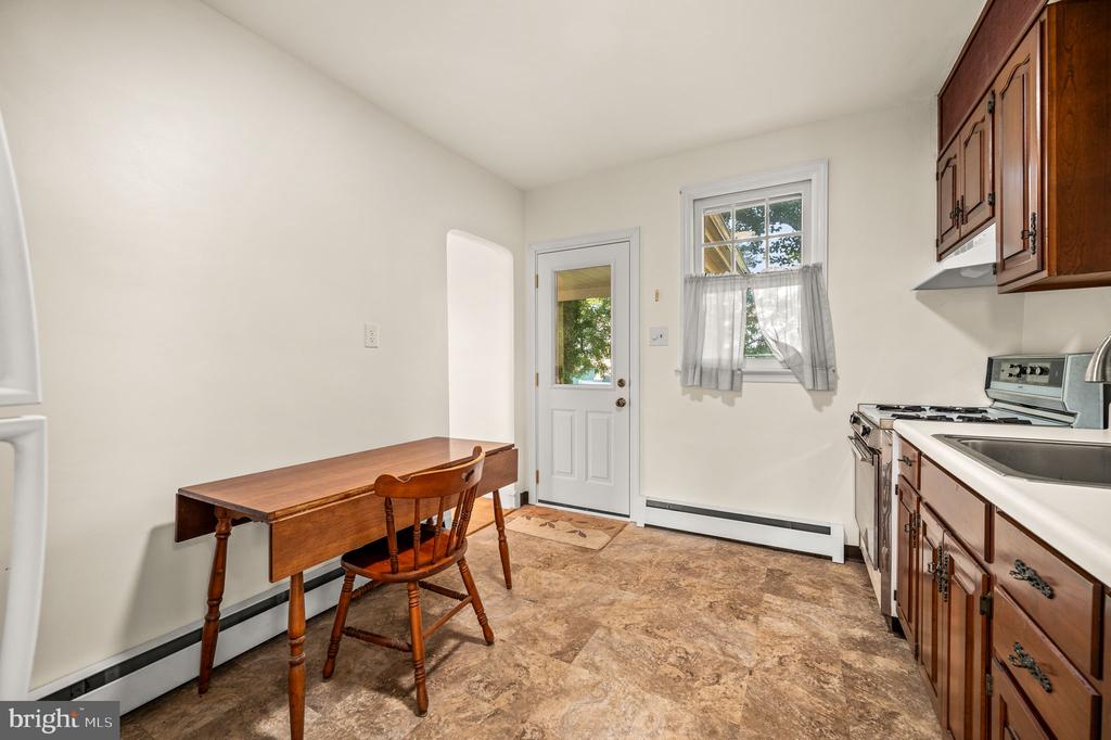 218 E ROLAND ROAD