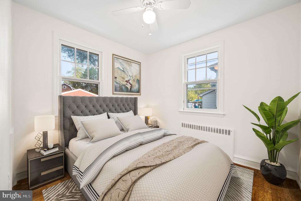 218 E ROLAND ROAD