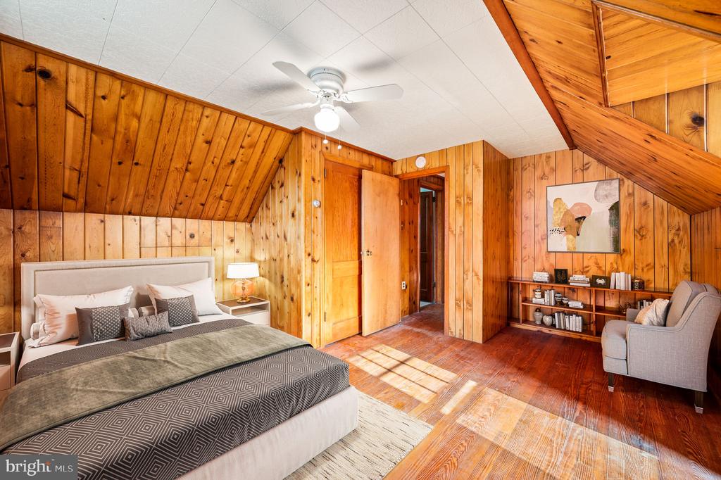 218 E ROLAND ROAD