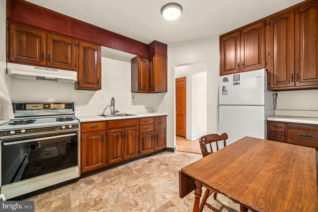 218 E ROLAND ROAD