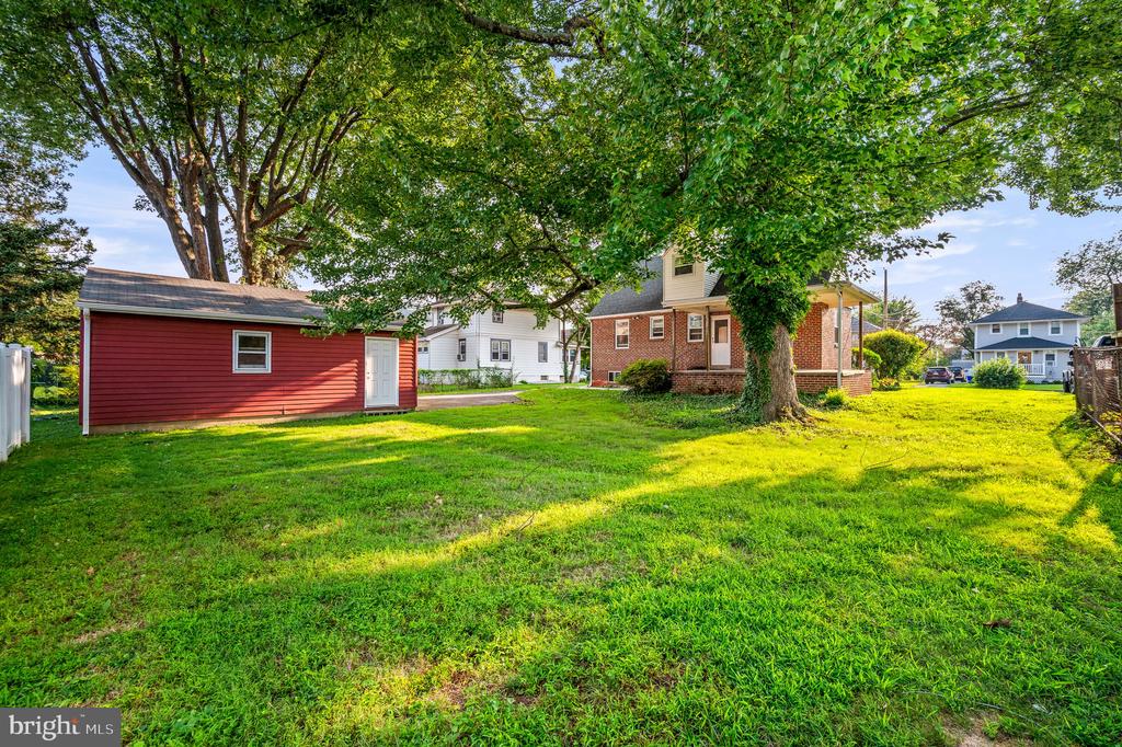 218 E ROLAND ROAD