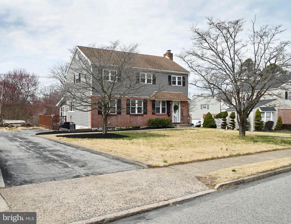638 MAPLEWOOD ROAD