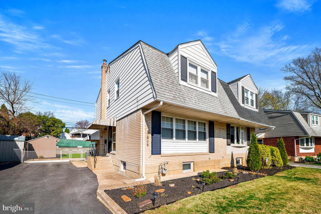1565 PARKLANE ROAD