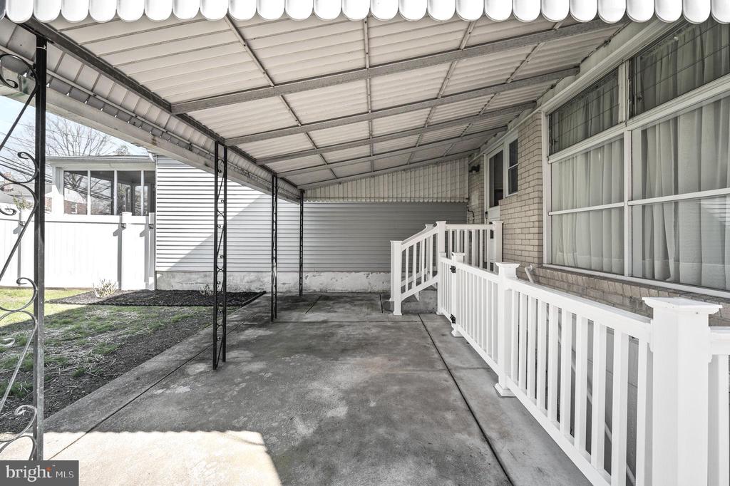 1565 PARKLANE ROAD