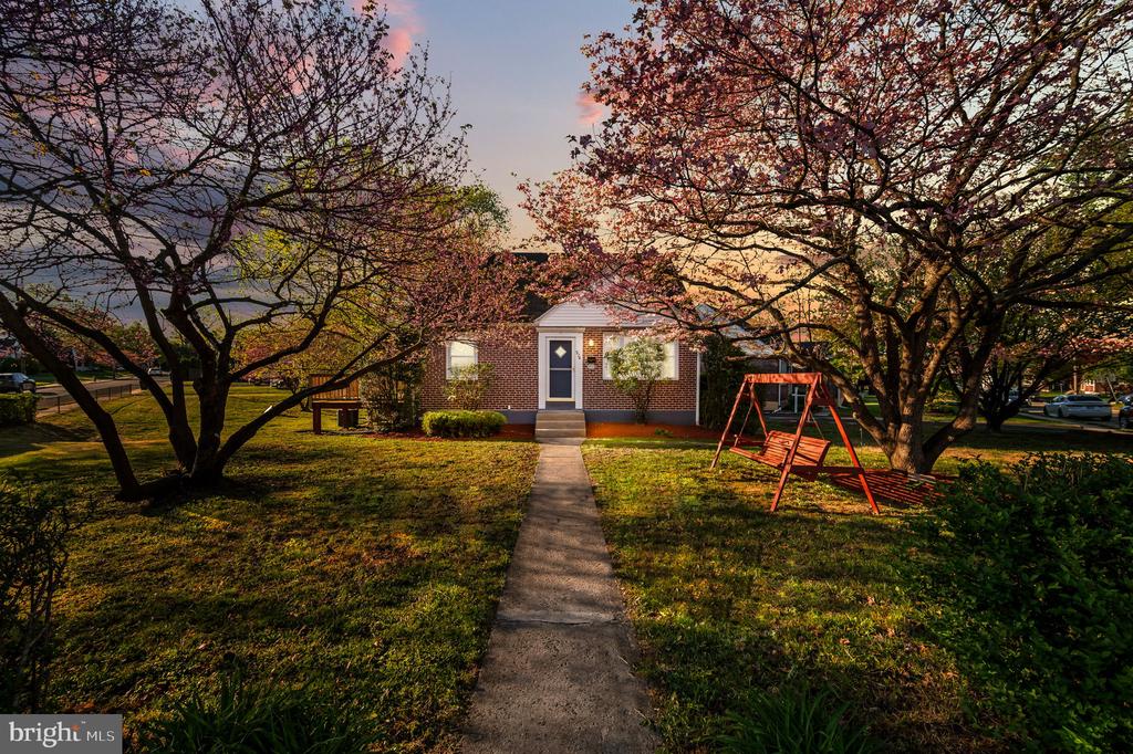 924 VILLAGE ROAD