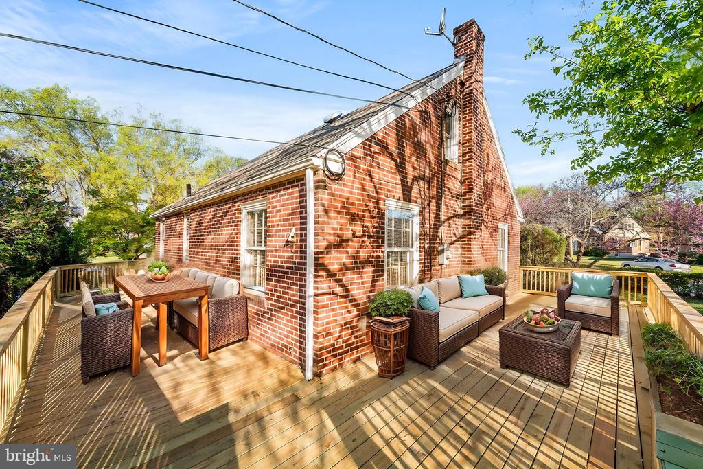 924 VILLAGE ROAD