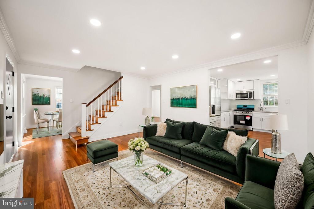 924 VILLAGE ROAD