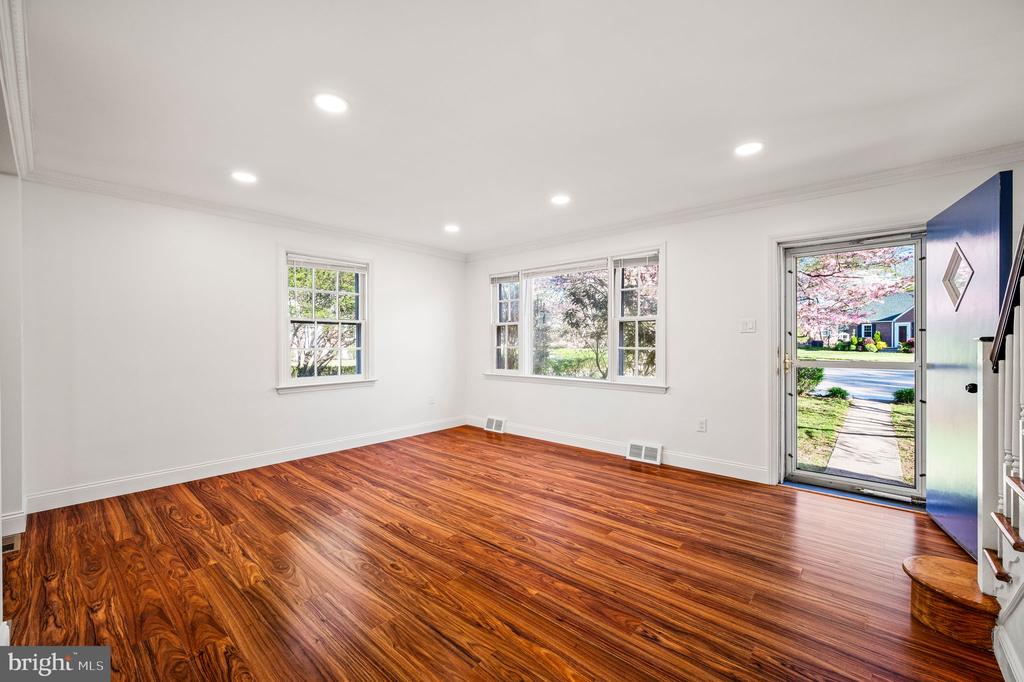 924 VILLAGE ROAD