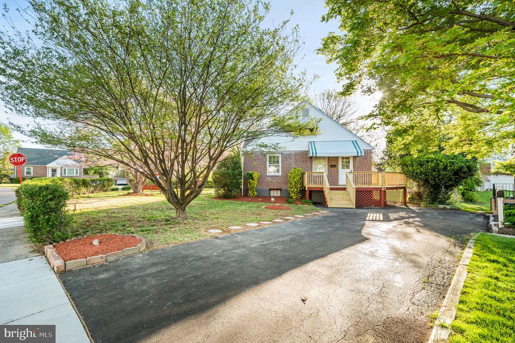 924 VILLAGE ROAD