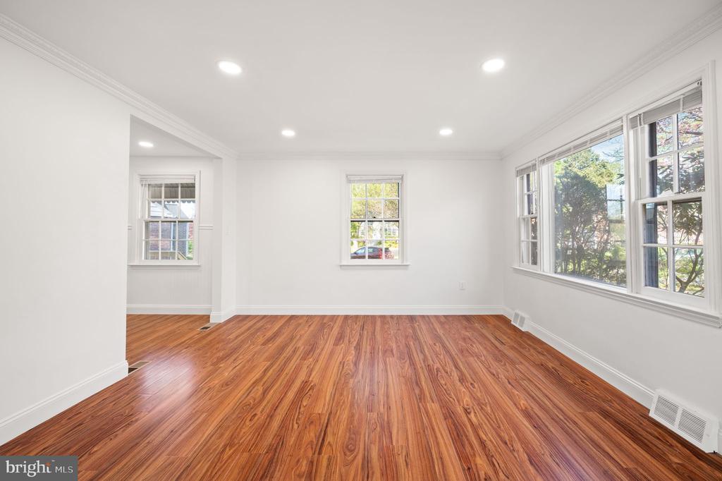 924 VILLAGE ROAD
