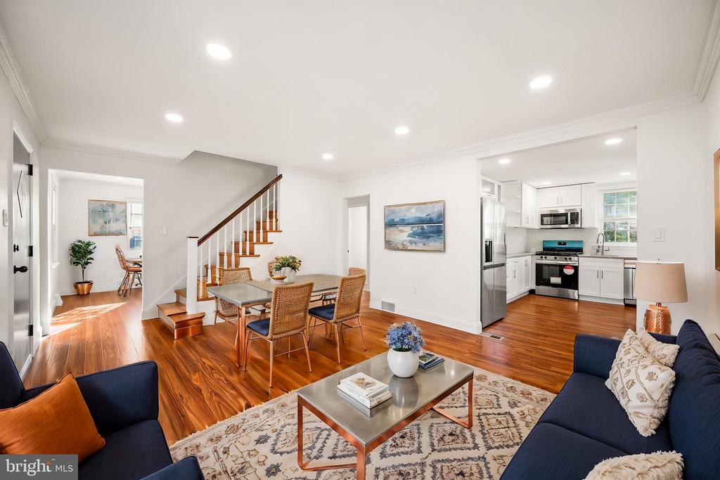 924 VILLAGE ROAD