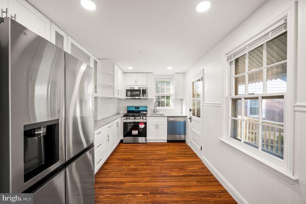 924 VILLAGE ROAD