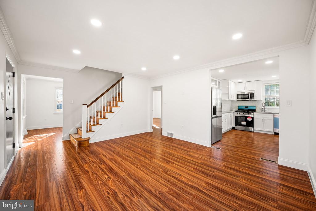 924 VILLAGE ROAD
