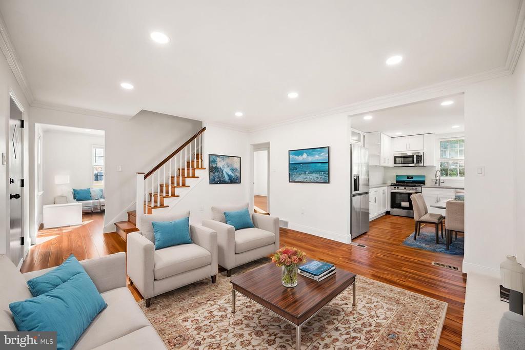 924 VILLAGE ROAD