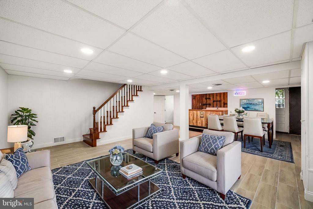 924 VILLAGE ROAD