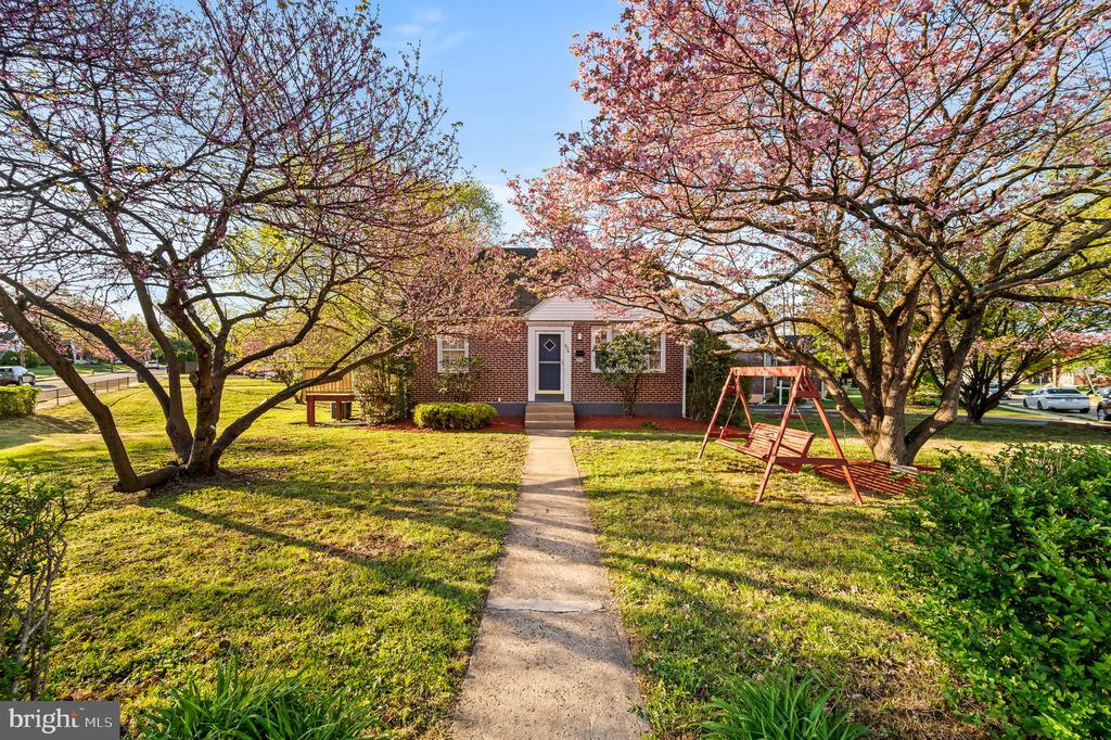 924 VILLAGE ROAD