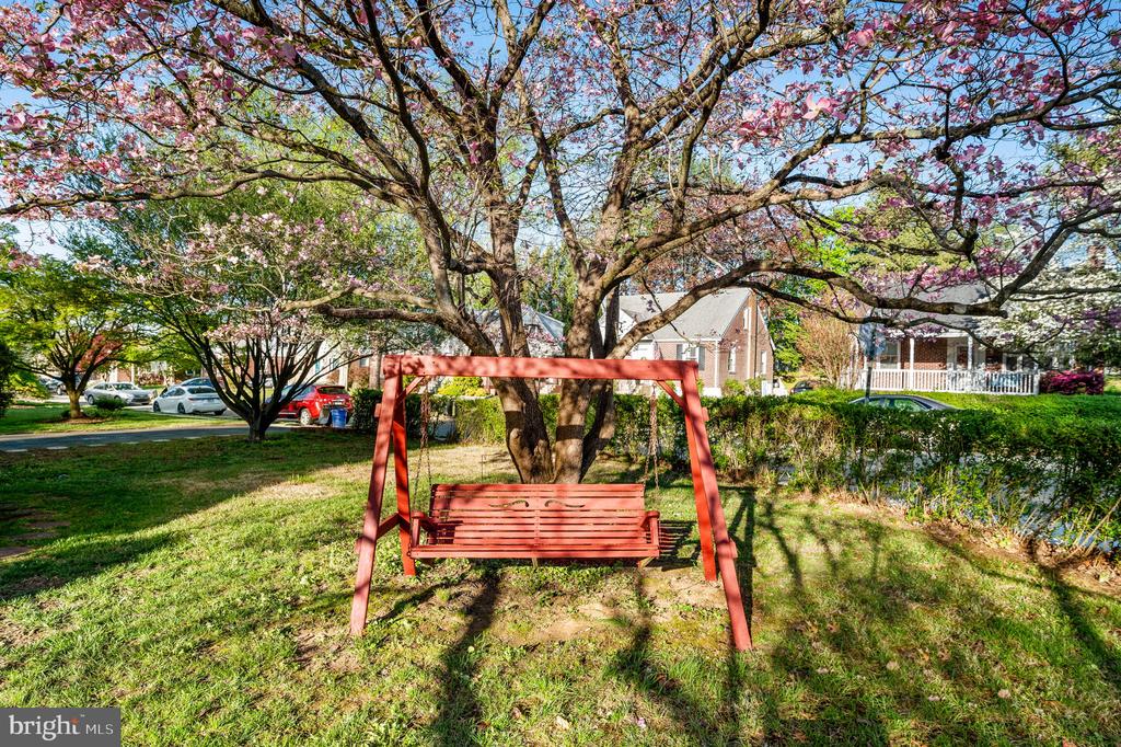 924 VILLAGE ROAD
