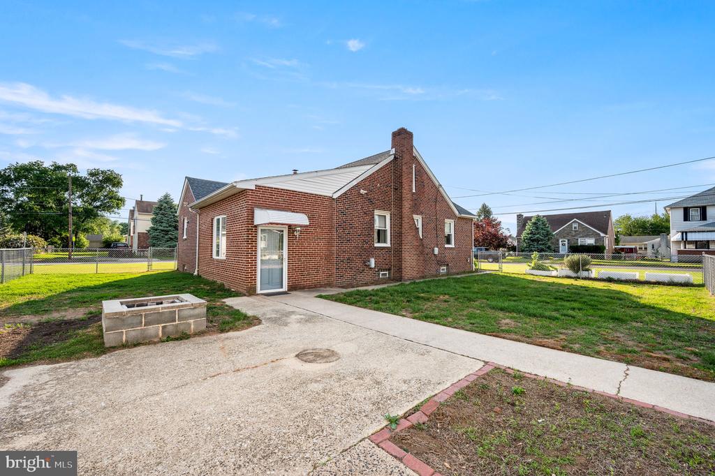 300 MOHICAN STREET