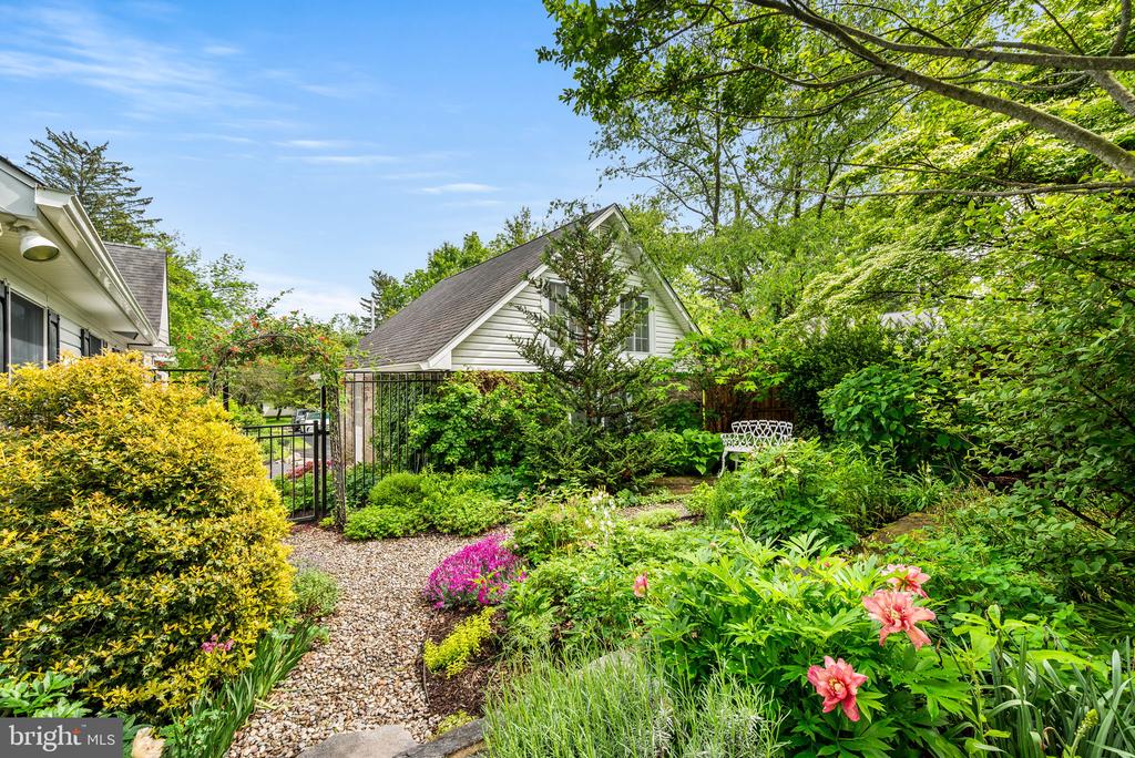 215 COPPLES LANE