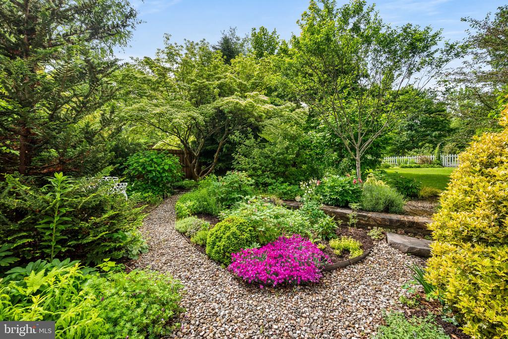 215 COPPLES LANE