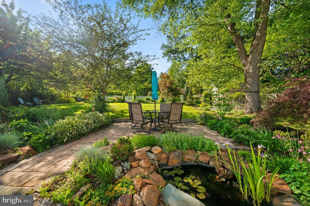 215 COPPLES LANE
