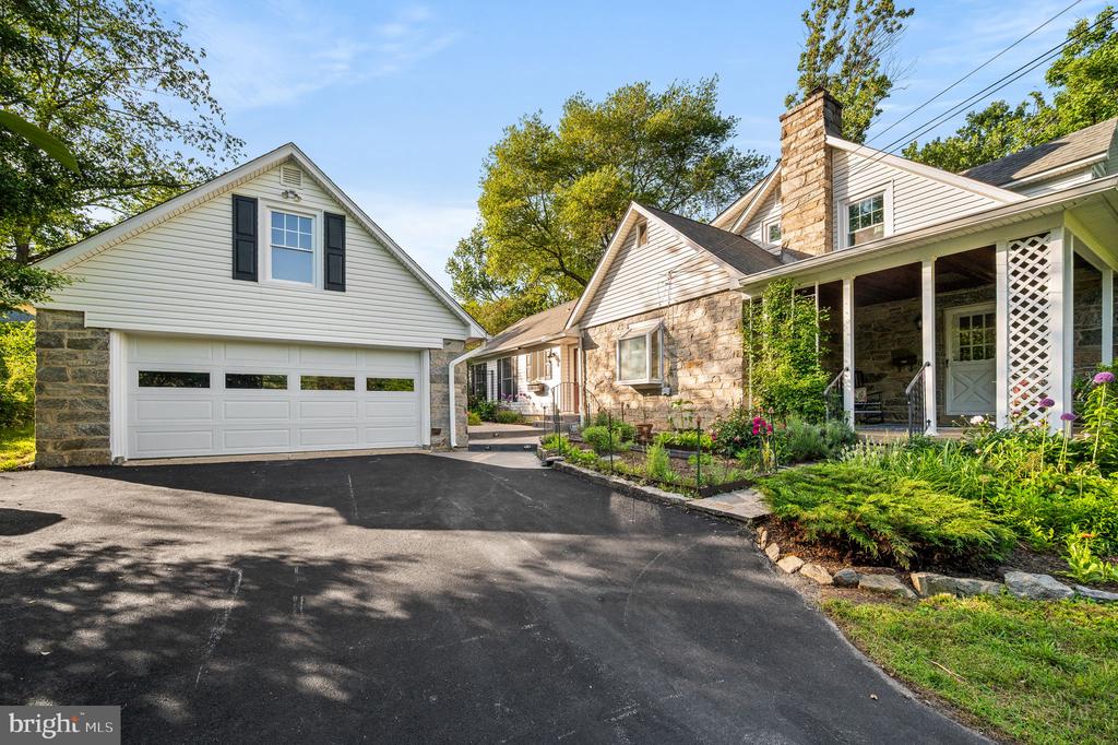 215 COPPLES LANE