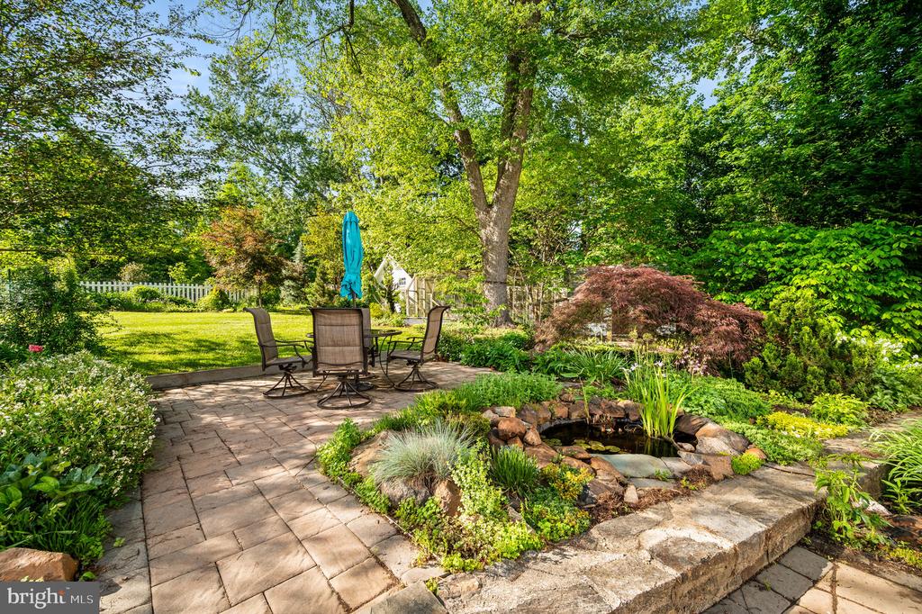 215 COPPLES LANE